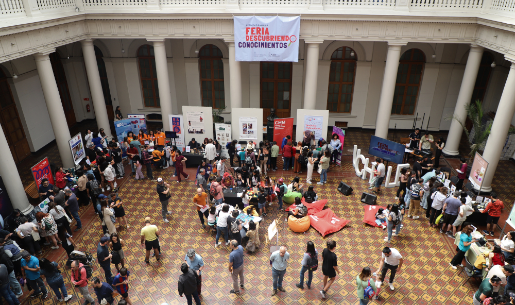 Universidad de Chile celebra exitosa primera edición de la Feria Descubriendo Conocimientos