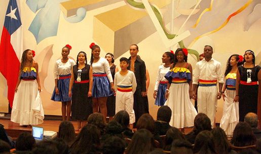 Cuerpo de baile multicultural del Liceo Profesora Gladys Valenzuela de Lo Prado.