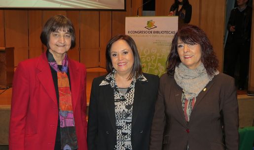 La Vicerrectora de Asuntos Académicos Rosa Devés, la Directora de SISIB Gabriela Ortúzar y la Directora de Investigación Silvia Nuñez.