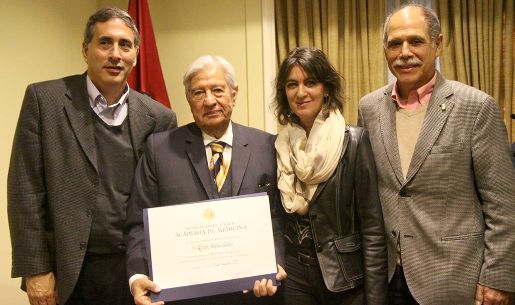 Académico Ramiro Molina es nuevo miembro honorario de la Academia Chilena de Medicina