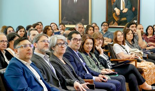 Autoridades y asistentes a la ceremonia de conmemoración de los 30 años de SISIB y del portal web institucional.