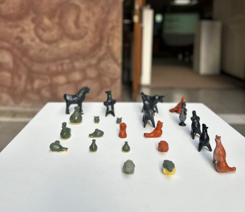 Proyecto interdisciplinario e interfacultad releva la conservación y difusión de instrumentos musicales tradicionales latinoamericanos.