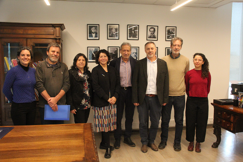 Facultad de Filosofía y Humanidades y Biblioteca Nacional fortalecen alianza para la investigación, la memoria y la formación humanista