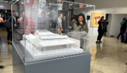 La nueva galería de arte está ubicada en el hall de acceso al Aula Magna del Campus Norte