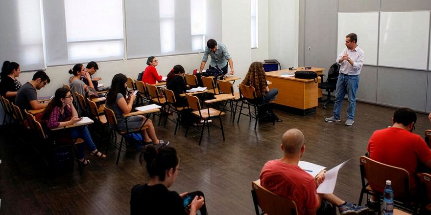 U. de Chile destinará $500 millones a proyectos de mejora e investigación en docencia de pregrado