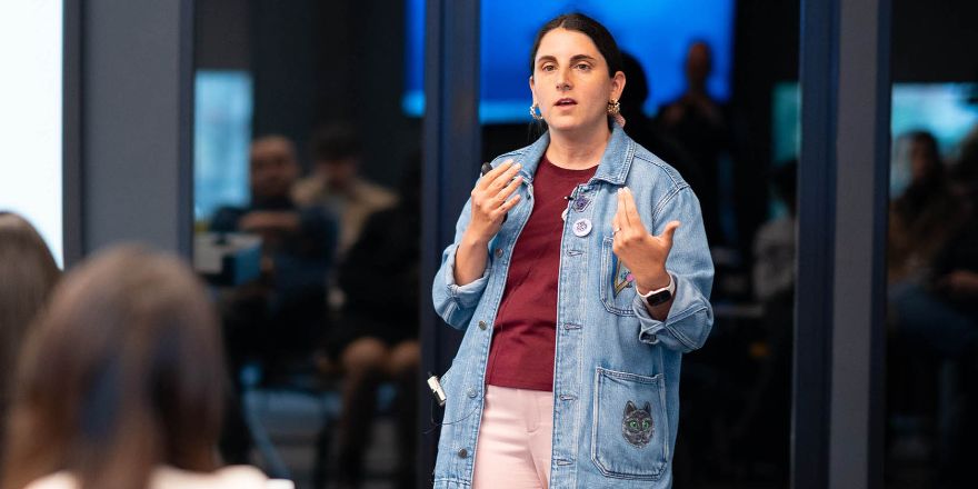 Profesora Carla Hermann es reconocida por iniciativa global del Año Internacional de la Ciencia y la Tecnología Cuánticas declarado por la UNESCO