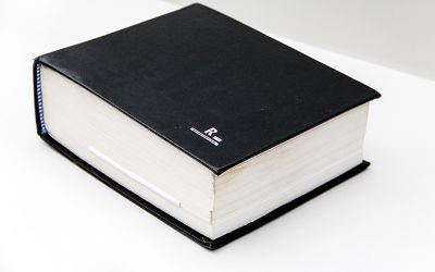 Hiromi Délano Monma - Libro / grabado "R" 2007, recopilación de poesía y literatura con imágenes. Caligrafiada por Hiromi Delano M. Encuadernación a mano. 462 páginas