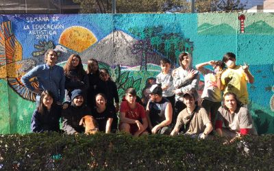 Estudiantes de U. Chile y de educación básica realizan nuevo mural para el Campus Juan Gómez Millas