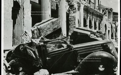Auto destruído tras el terremoto de Concepción (1939), imagen del Museo Nacional de Medicina. 