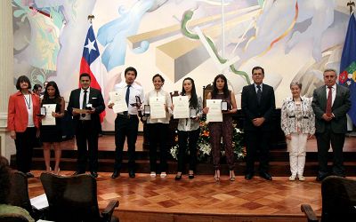 Universidad de Chile entregó Medalla Doctoral a 170 nuevos graduados