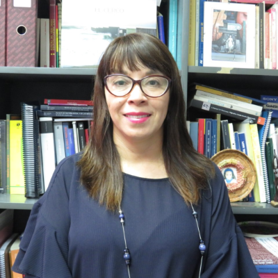 La profesora Marcela Tapia destaca que "La mayoría de las ocasiones se trata de prácticas que están instaladas en funcionarios, policías, lo que es importante cambiar".