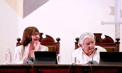 Rosa Devés también relevó las reflexiones de Mujica. “Sus preguntas son las que también nosotros nos hacemos. Nadie mejor que Pepe Mujica para responderlas y hacernos reflexionar".