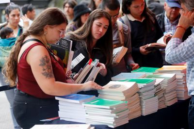 es posible señalar la liberación de 1.756 libros por parte del Archivo Central Andrés Bello.