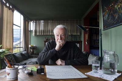 A sus 92 años, el maestro, como ​lo llaman​, sigue​ ​componiendo. En un cuaderno continúa escribiendo obras que hoy ​suman más de ​quinientas. ​Garcí​​a​​ ​mantiene incólume​,​ ​también, ​sus convicciones sociales.