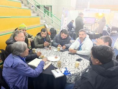 Pescadores de la APM en reunión con científicos durante XLII Congreso de Ciencias del Mar.