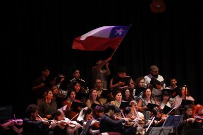 obra de teatro-concierto titulada “La Población”, dirigida por la actriz y dramaturga egresada de la Universidad de Chile, Belén Herrera. 