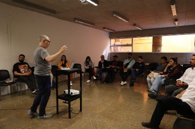 El equipo académico de la Facultad de Arquitectura y Urbanismo participó en el conversatorio:“Orientaciones para un Modelo de Producción Autogestionada de Vivienda y Hábitat”.