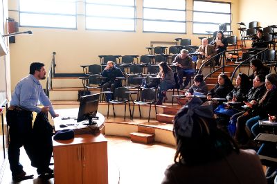 La primera sala temática estuvo a cargo del profesor del Departamento de Clínicas Jurídicas, Pablo Cornejo, quien ahondó en materia sobre personalidad jurídica.