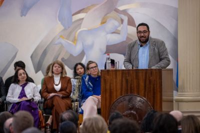 El ministro de Educación, Nicolás Cataldo, resaltó el rol relevante para Chile de Gabriela Mistral, “no sólo como poetisa, como Premio Nobel, sino que también -algo que yo quiero destacar como ministro de Educación y docente-, su rol de educadora".