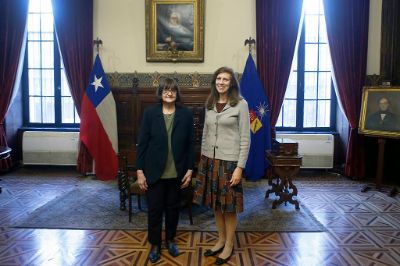 En diciembre, la Rectora de la U. de Chile, Rosa Devés, recibió a Marcela Villarreal, directora de la División de Asociaciones y Colaboración con las Naciones Unidas de FAO y responsable de la administración del acuerdo entre ambas entidades.