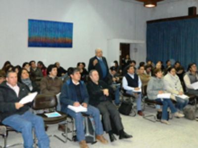 Más de 70 asistentes se dieron cita en el Seminario "<em>Lobesia botrana</em> (D.&S.) en cultivos frutales y viñas en Chile: Biología y control".