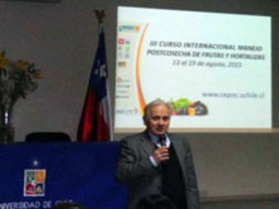 El Decano de la Facultad de Ciencias Agronómicas, Profesor Roberto Neira, inauguró el Curso  Internacional de Manejo Postcosecha de Frutas y Hortalizas.   