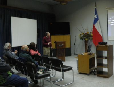 Alfredo Olivares Espinoza es Profesor titular del Departamento de Producción Animal de la Facultad de Ciencias Agronómicas, siendo su especialidad el manejo y utilización de praderas 