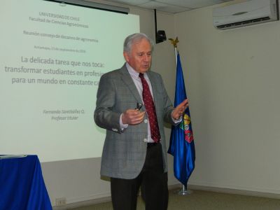 El Encuentro de los Decanos de las Facultades de Ciencias Agronómicas del CRUCH fue inaugurado por el Decano Roberto Neira.