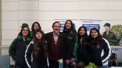 El equipo a cargo del stand y la difusión de la Facultad de Ciencias Agronómicas.