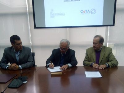 Las autoridades firmaron dos convenios de colaboración que permitirán potenciar la labor de ambas instituciones, así como de pequeños productores.