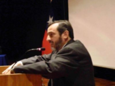 El Prof. Pedro Calandra en su exposición.