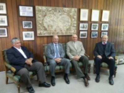 Sr. Luis Mayol, Ministro de Agricultura, junto al Sr., Antonio Lizana, Decano, Marco Schwartz, vicedecano y Gonzalo Palma