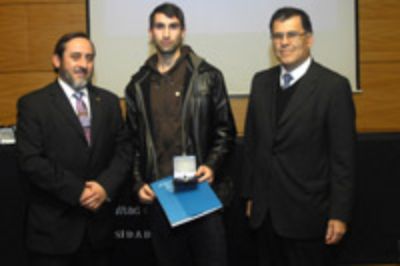 El Prof. Pedro Calandra junto a Claudio Lillo y al Vicerrector Aceituno.