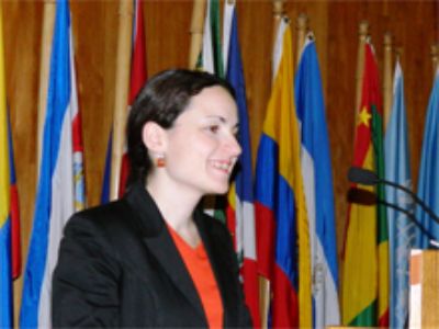 La Prof. Sofía Boza, se refirió a la "Evolución de los mecanismos de la OMC en MSF y desarrollo económico"