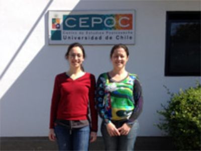  Lucía y Ana Cecilia a las afueras del CEPOC.