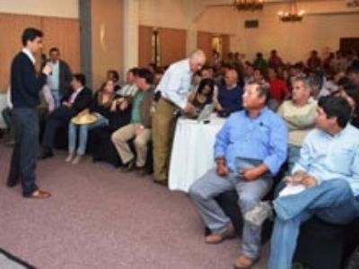 El 11 de octubre pasado, se realizó en la ciudad de Santa Cruz, el Seminario "Heladas: Cómo enfrentar la situación en frutales y vides".
