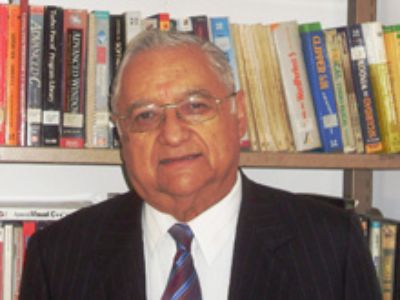 El Presidente de la Academia Chilena de Ciencias Agronómicas, Dr. Roberto H. González.