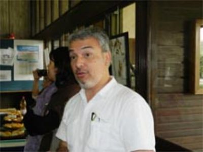 El Prof. Uribe instó a los alumnos a seguir aprendiendo. 