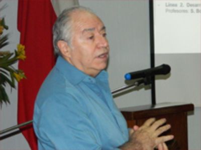 Jaime Rodríguez M., Director del Departamento de Economía Agraria durante su presentación.