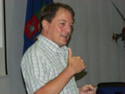 Alejandro León S., Director del Departamento de Ciencias Ambientales y Recursos Naturales Renovables.