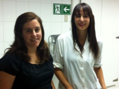La Prof. Cielo Char junto a la estudiante doctoral Mariana Ferrario.