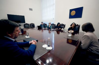 "Nos produce mucha alegría que la UNAM considere a la Universidad de Chile como invitada de honor a la Feria Internacional del Libro de las Universitarias y los Universitarios", señaló la Rectora Devés.