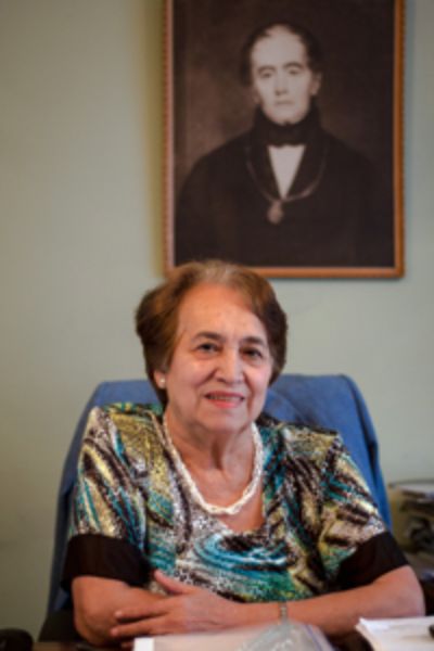 La profesora Clara Luz Cárdenas Squella, actual Decana, se impuso con un 57,7% en las votaciones. 