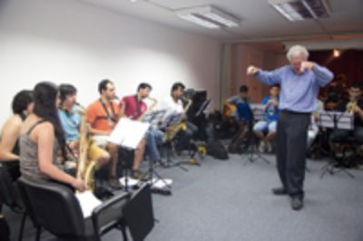 En julio de este año el profesor estadounidense Carl Hammond propuso armar una big band durante 2015 para que los estudiantes tuvieran una aproximación más directa al jazz.
