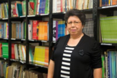 Mi nombre es María Teresa Bravo y actualmente soy la Encargada de Biblioteca del Instituto Artístico de Estudios Secundarios de la Universidad de Chile (Isuch). 
