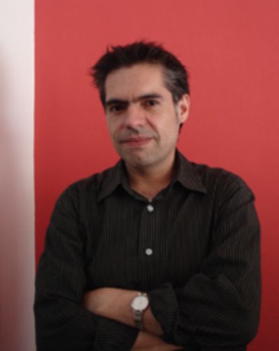 Mauricio Barría, filósofo y académico del Departamento de Teatro asumió recientemente como nuevo director del Centro de Investigación y Documentación Teatral (CENTIDO).