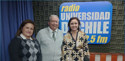 Periodista Ruth Tapia, Decano Raúl Morales, profesora Erika Castillo.