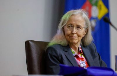 "Lo interesante es que Mistral fue totalmente autodidacta, entonces, alguien que es autodidacta puede escoger sus influencias", afirma Elizabeth Horan.