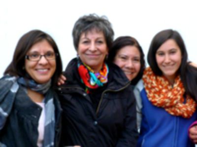 Dra. María Emilia Tijoux junto a participantes del coloquio organizado por la Junji