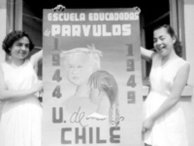 En 1944, la Universidad de Chile comenzó la formación de educadores de párvulo, siendo la primera escuela en impartir la profesión en América Latina. 